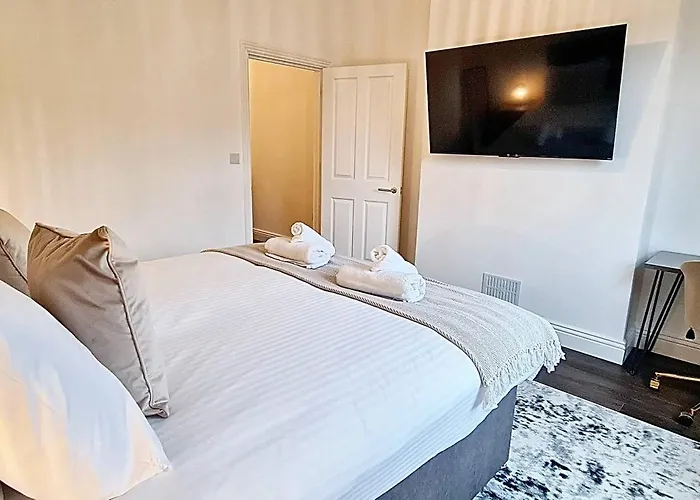 Stunning Luxury Spacious - 5 Bedrooms - Rest & Recharge In Casa vacanze