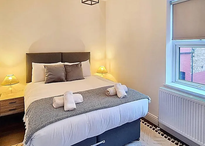 Stunning Luxury Spacious - 5 Bedrooms - Rest & Recharge In 펜션 맨체스터