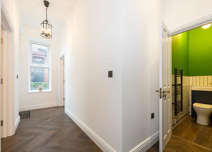 Stunning Luxury Spacious - 5 Bedrooms - Rest & Recharge In Feriehus