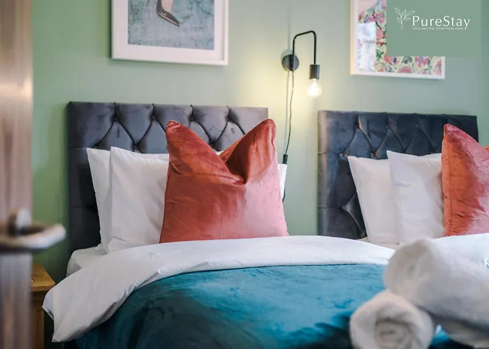 Vakantiehuis Modern 5 Bedroom House In By Purestay - Short With Service & Free Parking