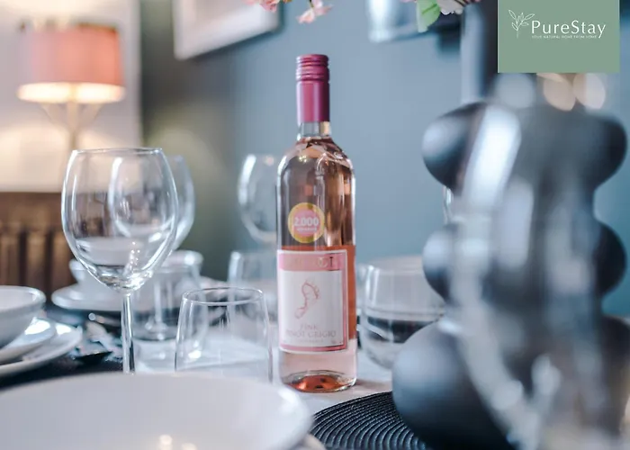 Modern 5 Bedroom House In By Purestay - Short With Service & Free Parking Nyaraló Manchester