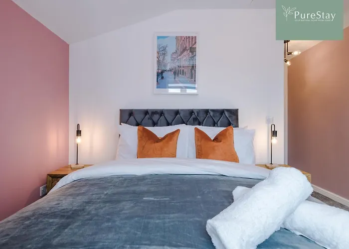 Nyaraló Modern 5 Bedroom House In By Purestay - Short With Service & Free Parking