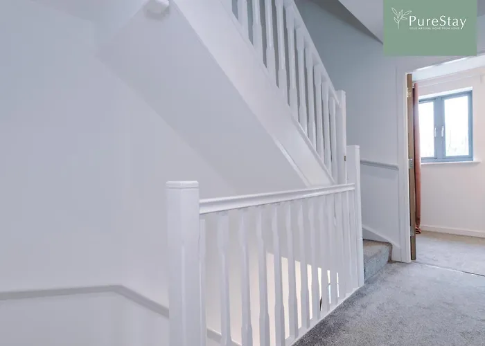 Modern 5 Bedroom House In By Purestay - Short With Service & Free Parking Vakantiehuis Manchester