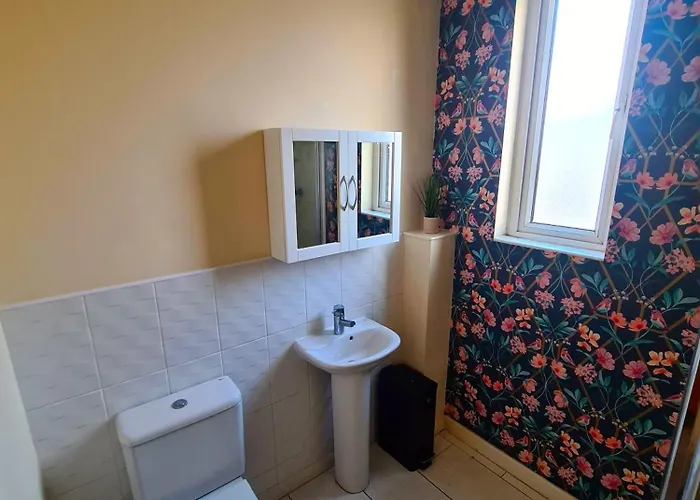 3 Bed House Etihad مانشستر