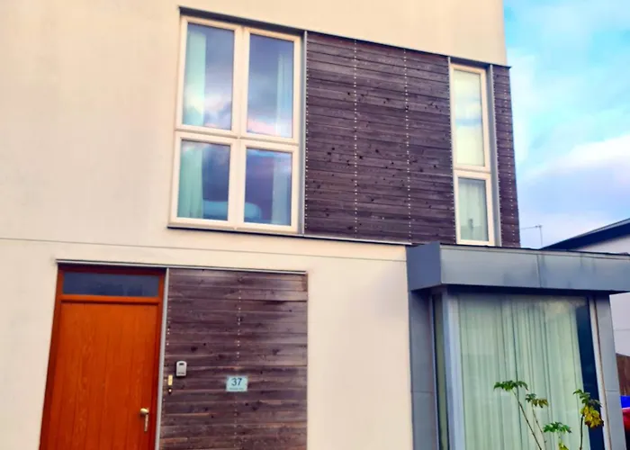 3 Bed House Etihad Stadium, Coop Live Private Parking With Optional Hot Tub Casa de Férias Manchester