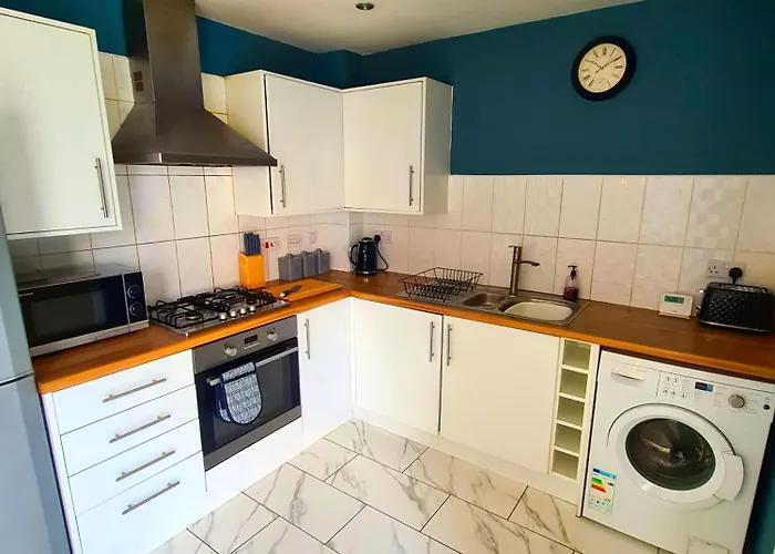 3 Bed House Etihad Stadium, Coop Live Private Parking With Optional Hot Tub Tatil Evi