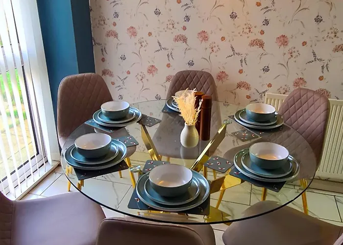 3 Bed House Etihad بيت للعطل مانشستر