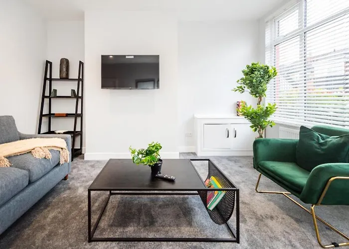 Hassle-free & Handsome Brand-new 3-bed