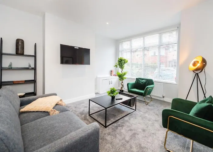 Hassle-free & Handsome Brand-new 3-bed مانشستر