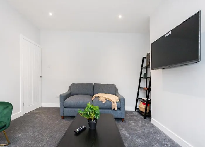 Hassle-free & Handsome Brand-new 3-bed * مانشستر