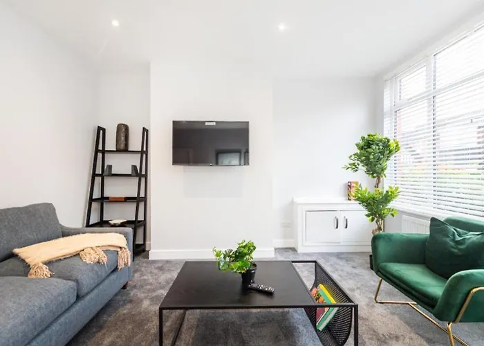 Hassle-free & Handsome Brand-new 3-bed *