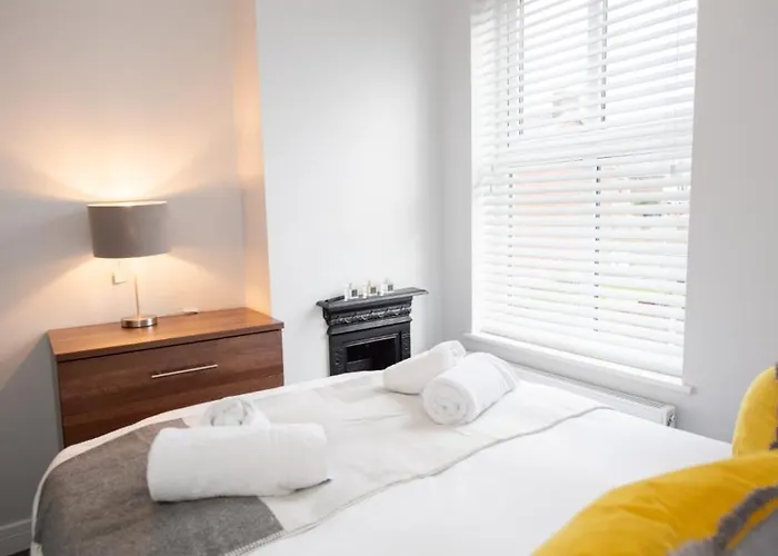 Hassle-free & Handsome Brand-new 3-bed Appartamento Manchester