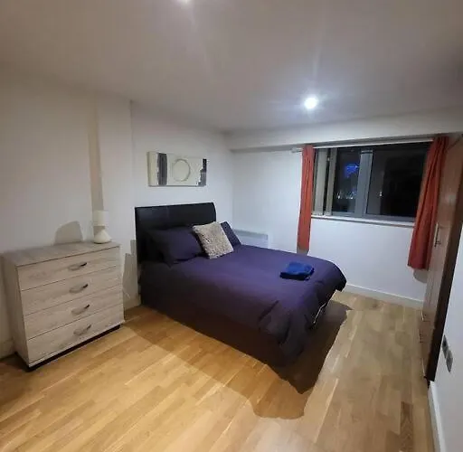 Apartment Striking 1 Bedroom *