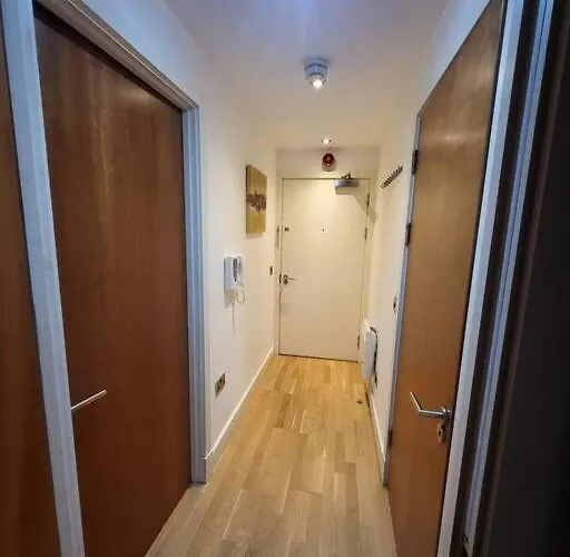 Striking 1 Bedroom *