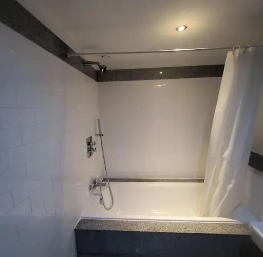 Striking 1 Bedroom Apartment