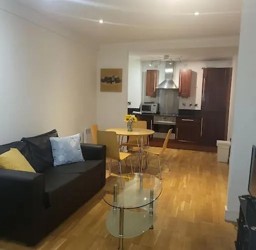 Striking 1 Bedroom *