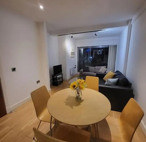 Apartment Striking 1 Bedroom *