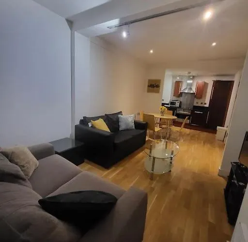 Fantastic 2 Bedroom *