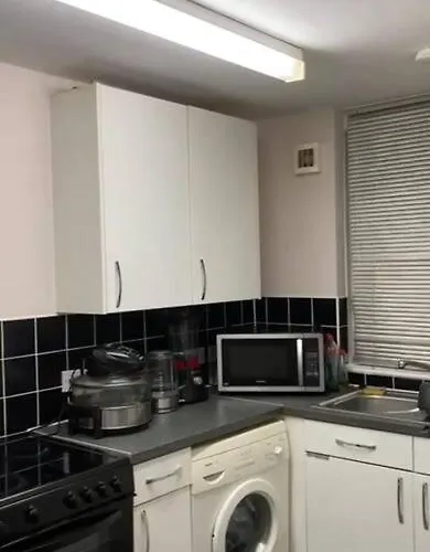 Lovely, Spacious 1-bedroom With *free Parking Apartman *