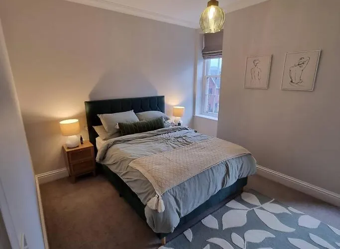 20 Min Walk From Centre Apartament