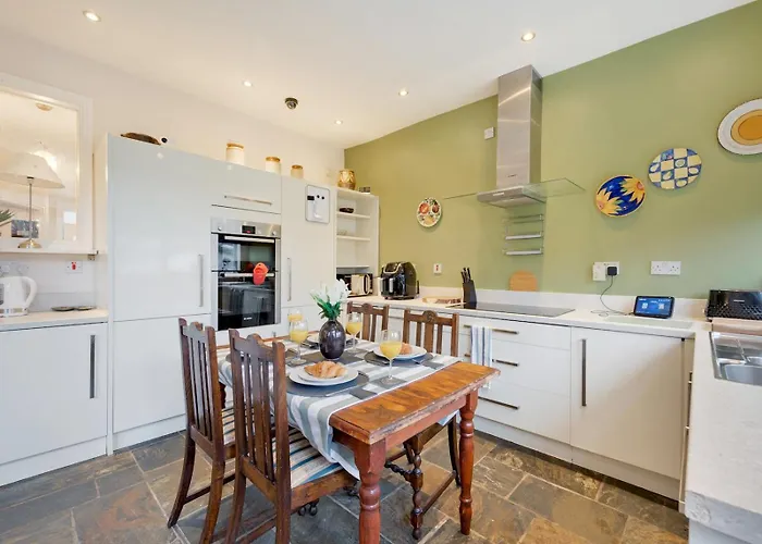 Spacious 5bed House In South - Pass The Keys *