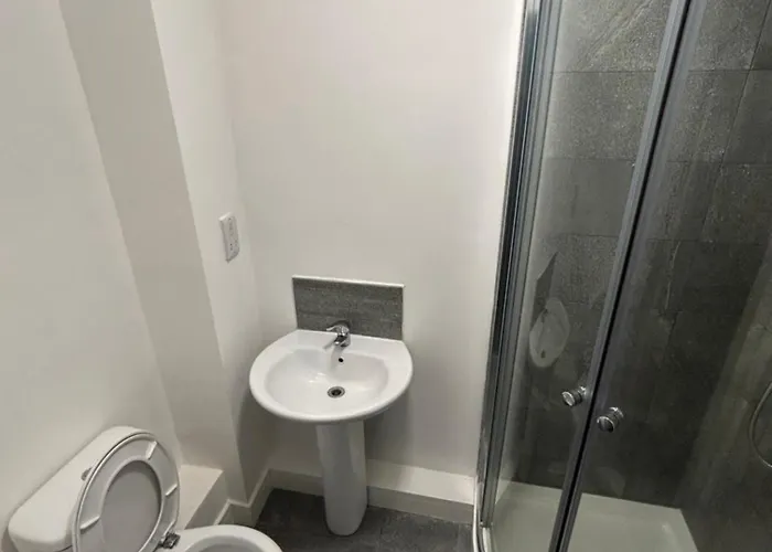Lovely 1 Bed In Salford Διαμέρισμα