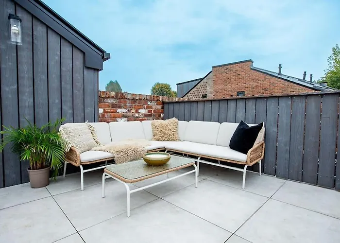 Chorlton Stylish & Roof Terrace Apartment Manchester