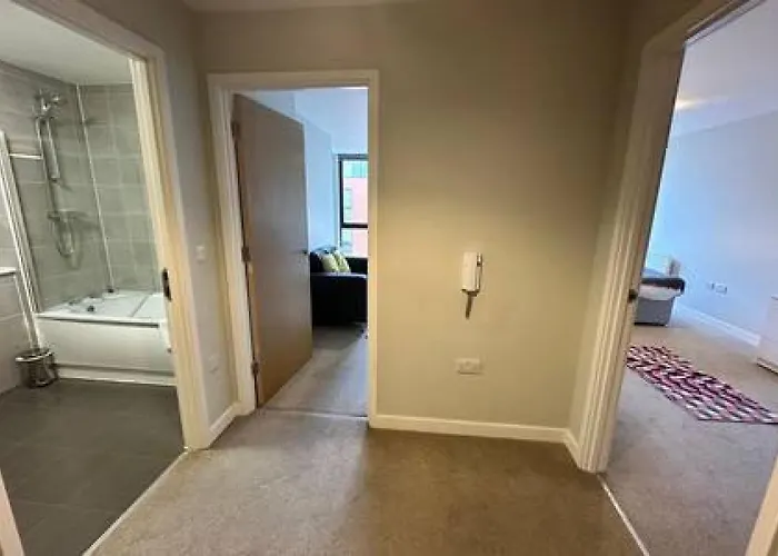 Large 1 Bed In Sleeps 2 Apartamento Mánchester