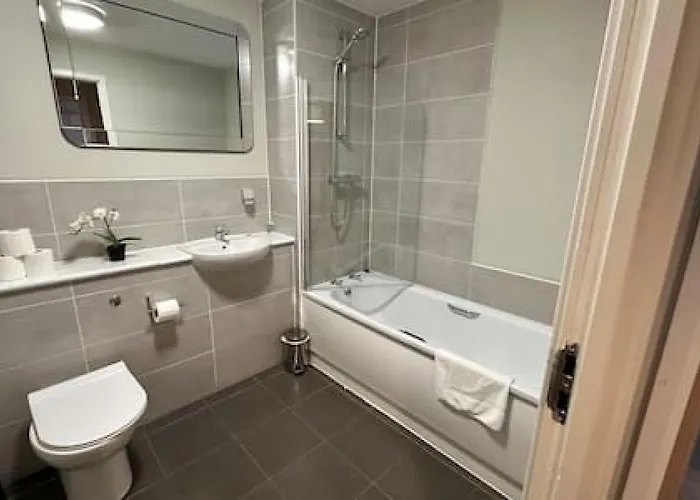 Large 1 Bed In Sleeps 2 Apartmán *