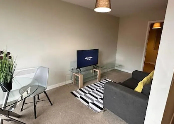 Large 1 Bed In Sleeps 2 Daire Manchester