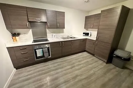 Apartmán Large 2 Bed With Balcony And Sofa Bed Sleeps 6 *