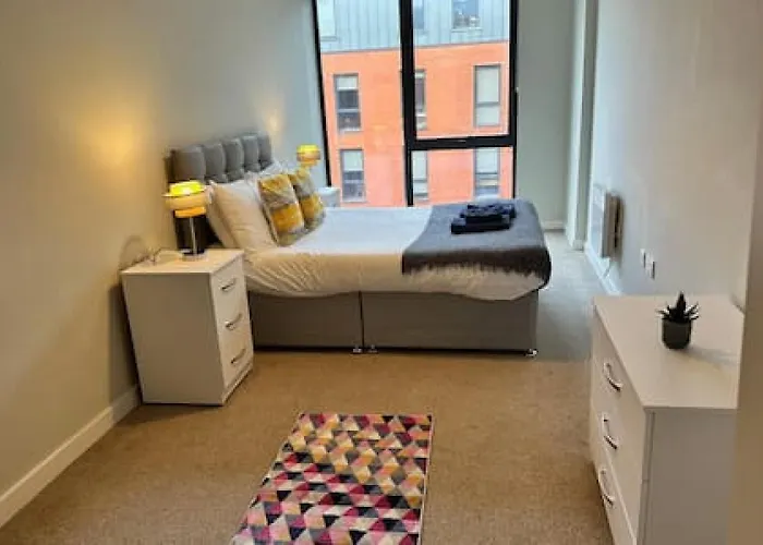 Large 1 Bed In Sleeps 2 *