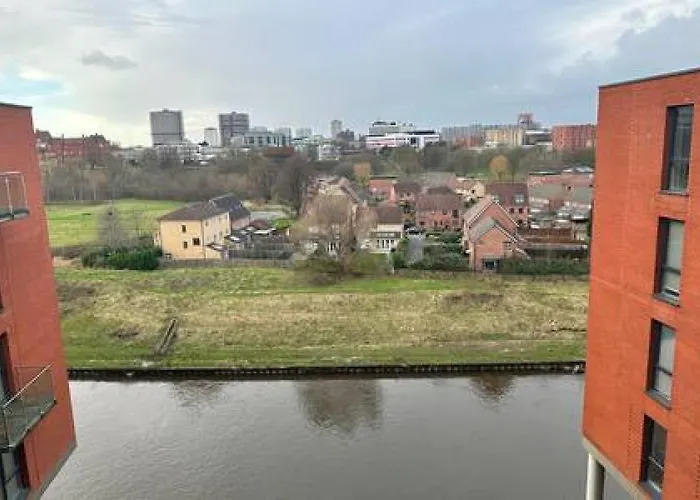 Large 2 Bed With Balcony And Sofa Bed Sleeps 6 Apartamento Mánchester