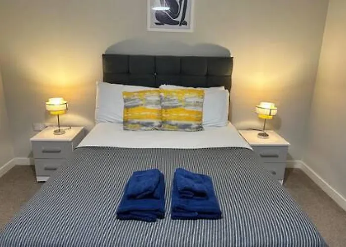 Large 2 Bed With Balcony And Sofa Bed Sleeps 6