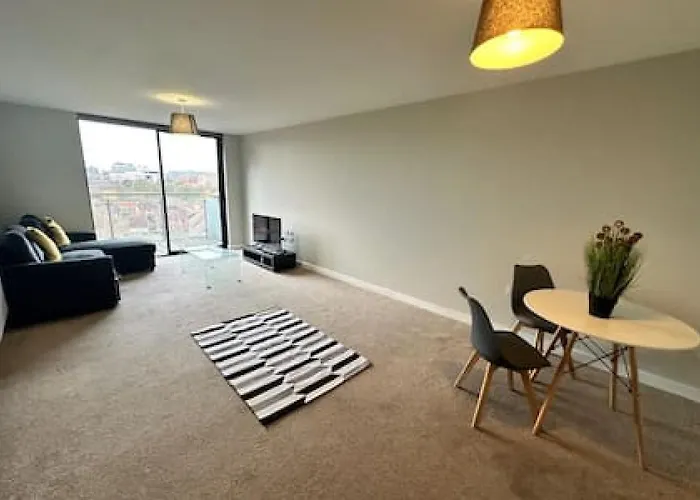 Large 2 Bed With Balcony And Sofa Bed Sleeps 6 Apartament Manchester
