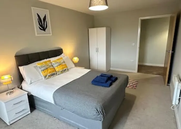 Large 2 Bed With Balcony And Sofa Bed Sleeps 6 Apartmán