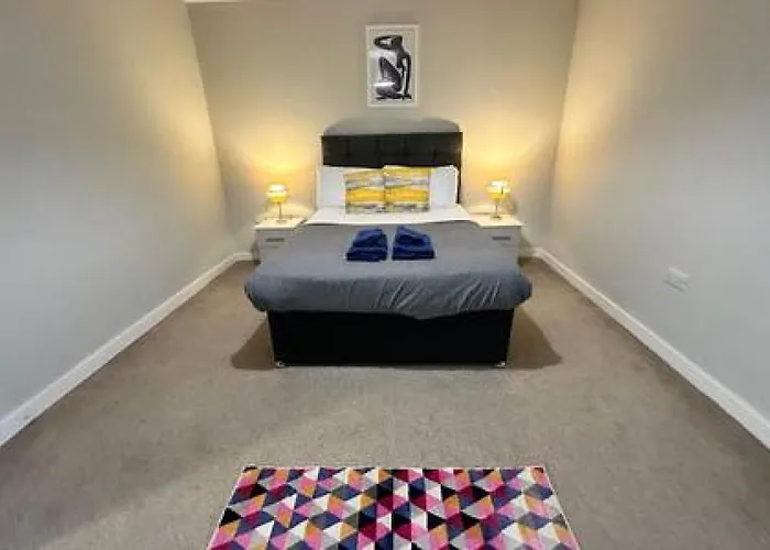 Large 2 Bed With Balcony And Sofa Bed Sleeps 6 *