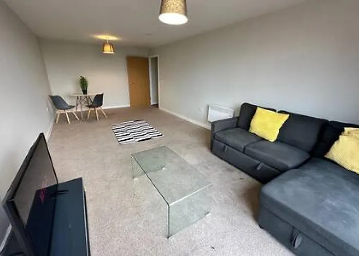 Large 2 Bed With Balcony And Sofa Bed Sleeps 6 Mánchester