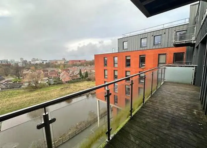 Large 2 Bed With Balcony And Sofa Bed Sleeps 6 Apartmán *