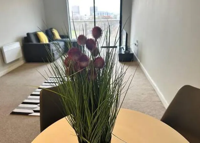 Large 2 Bed With Balcony And Sofa Bed Sleeps 6 Apartament