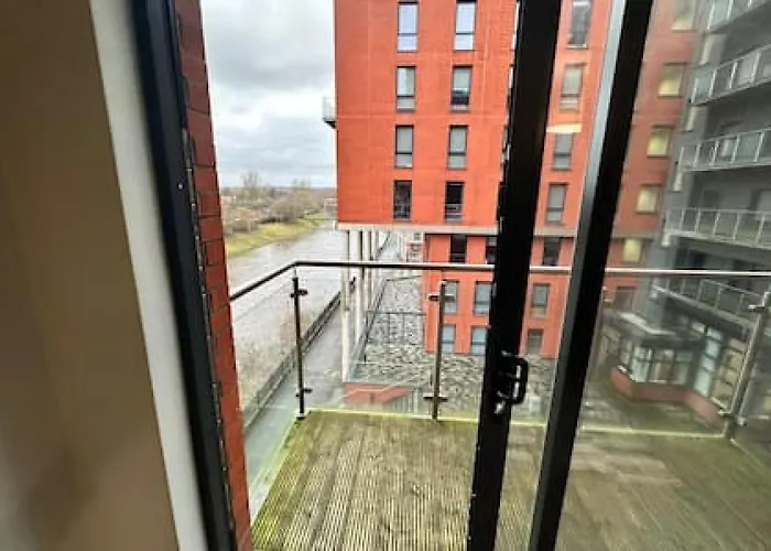 Fab 1 Bed With Balcony And River Views Sleeps 2 Daire Manchester