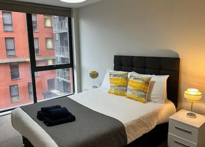 Fab 1 Bed With Balcony And River Views Sleeps 2 *