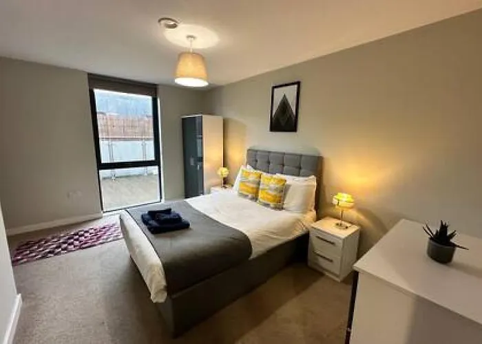 Large 1 Bed Mcr And Huge Terrace Sleeps 4 公寓 曼彻斯特