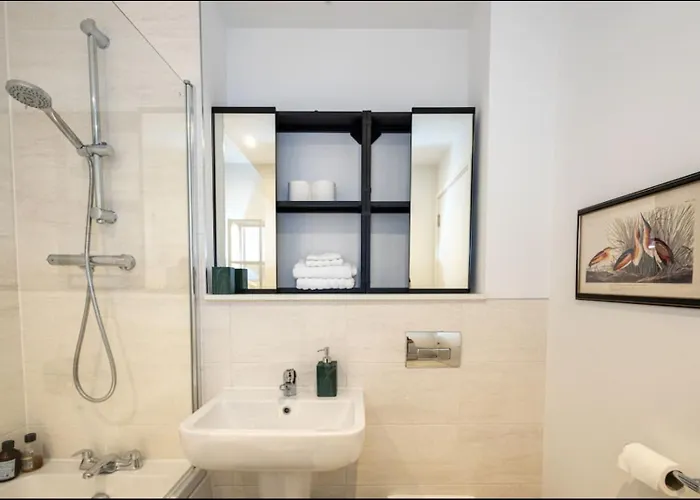 Elegance Retreat - 2 Bed With Parking 別荘