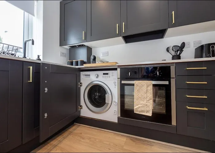 Elegance Retreat - 2 Bed With Parking 펜션