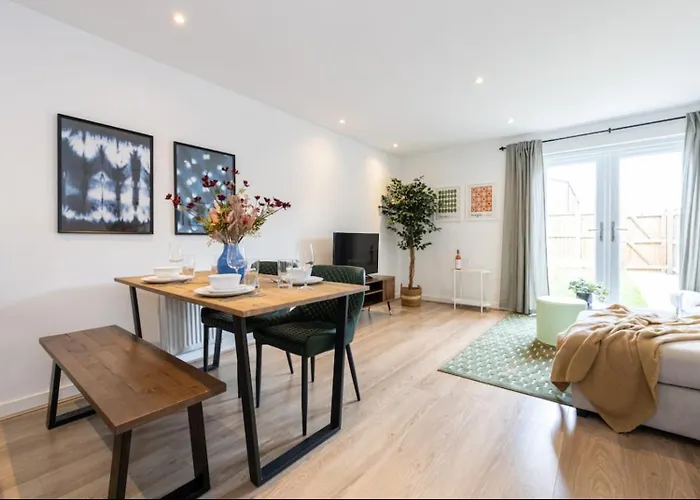 펜션 Elegance Retreat - 2 Bed With Parking 맨체스터