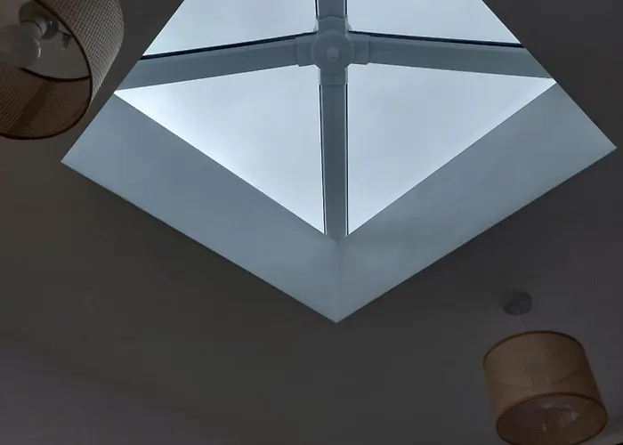 Bankwell Street Two Bedroom -apartment With Parking