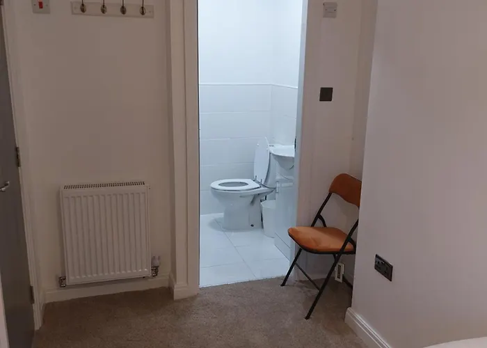 Bankwell Street Two Bedroom -apartment With Parking Apartmán *