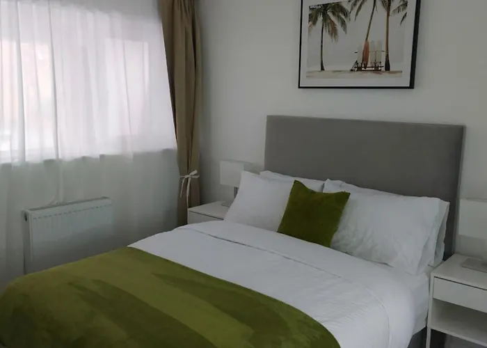 Bankwell Street Two Bedroom -apartment With Parking * Manchester