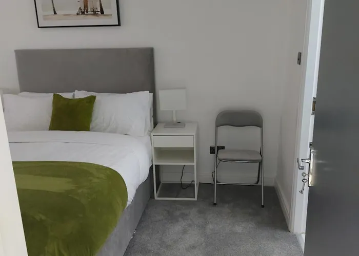 Bankwell Street Two Bedroom -apartment With Parking Apartmán